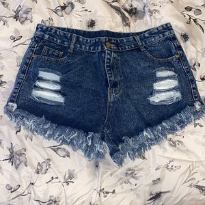 XL Shein ripped denim shorts. Good condition. Never been worn.